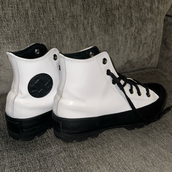 Converse - LIKE NEW - Picture 3 of 7